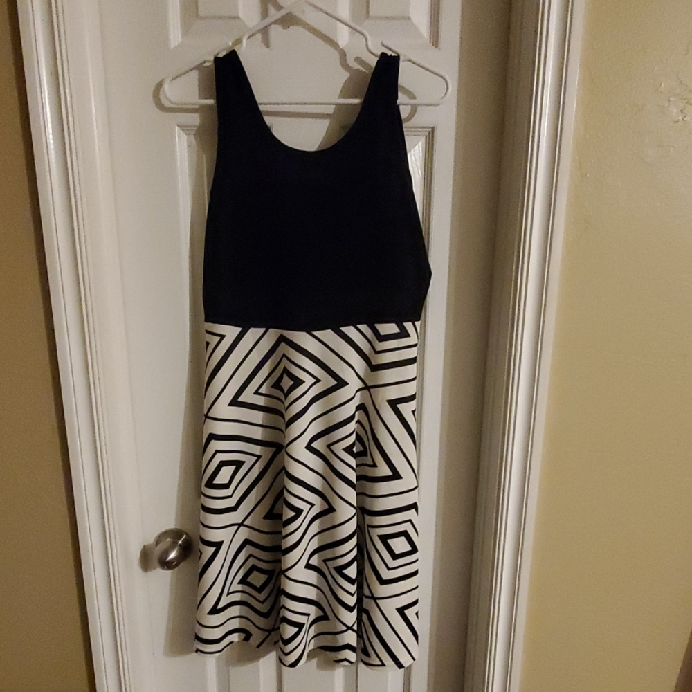 Dress - Picture 2 of 2